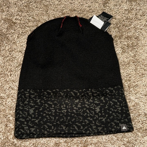 NWOT BLACKHAWKS BEANIE - Picture 7 of 7